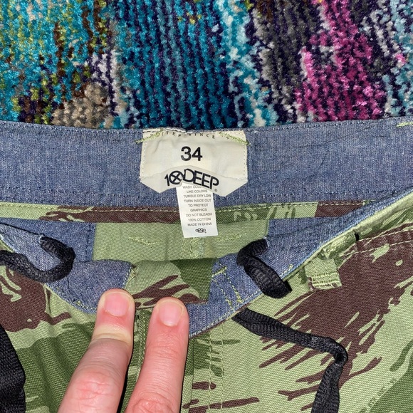 10 Deep Camo Cargo Shorts - Mint Condition - Picture 3 of 3